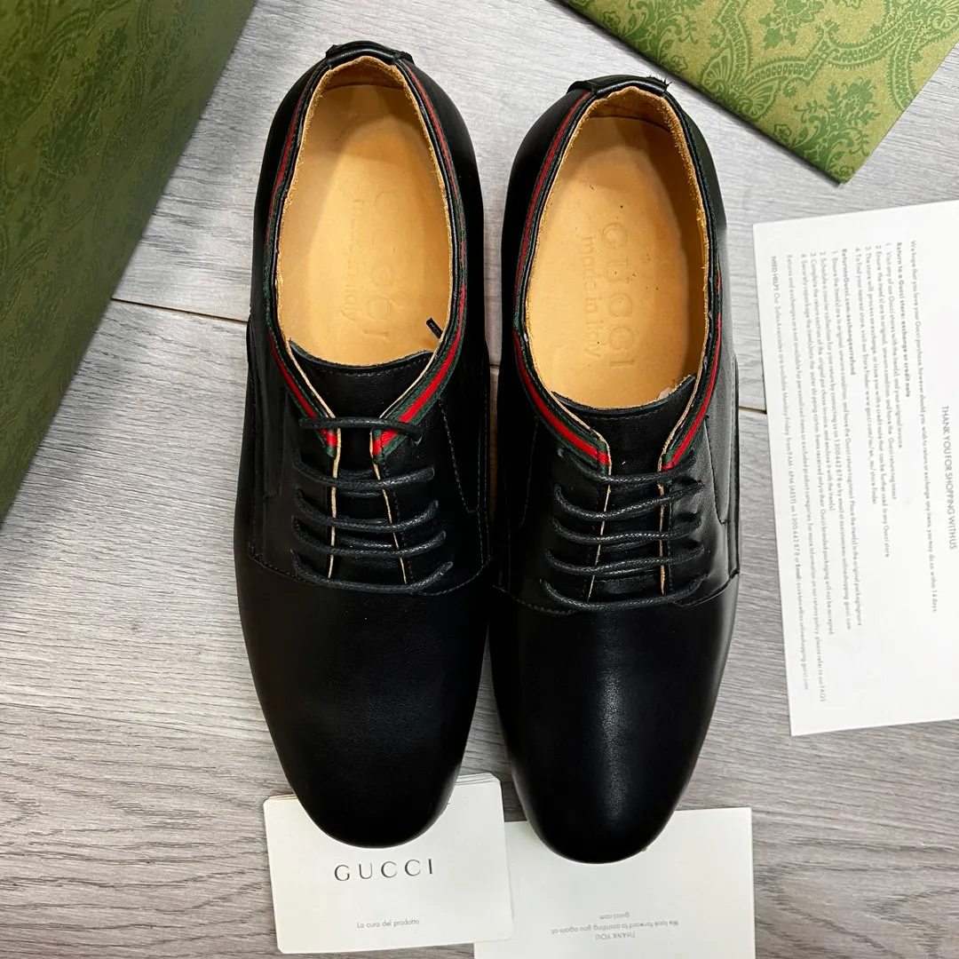 Ex-factory price: 480💰-(Gucci) men’s loafers! Genuine molded horsebit, a classic must-have for your shoe cabinet! The feet are particularly delicate! This Gucci original version is a set last, and we are consistent with the counter! Therefore, it is more comfortable in terms of last shape and comfort! Take it to the counter and compare at will! Good shoes are more than just what they make! But grasp the essence from the inside out! Material: Imported first-layer cowhide! Genuine leather outsole imported from Italy, size: 39-44 (38/45 customized, non-refundable)